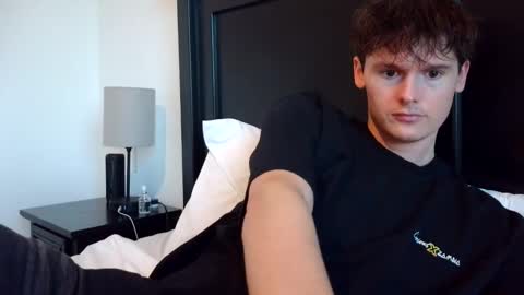 Snapshot of sensualalien chatting on 04/28/26, 11:43 Cam online show from 04/28/26, 11:43