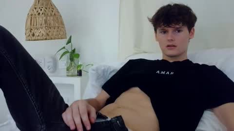 Snapshot of sensualalien chatting on 05/21/26, 12:39 Cam online show from 05/21/26, 12:39