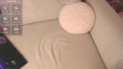 Snapshot of sensualberry chatting on 01/07/25, 06:14 sensualberry online show from 01/07/25, 06:14