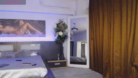 Hallie online show from 10/17/25, 03:58