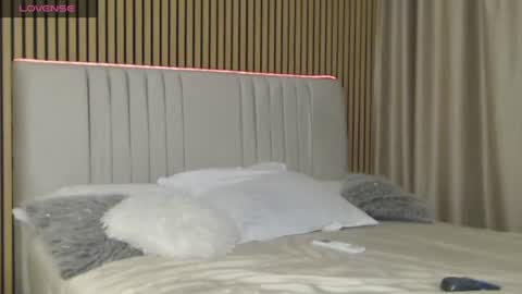 Snapshot of sensualhallie chatting on 06/19/26, 05:50 Hallie online show from 06/19/26, 05:50