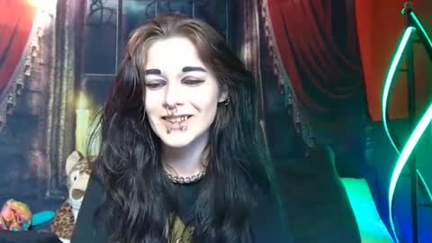 Snapshot of seraphinmunster chatting on 01/28/25, 05:56 Seraphin Munster online show from 01/28/25, 05:56