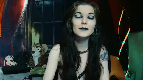 Snapshot of seraphinmunster chatting on 02/25/25, 07:14 Seraphin Munster online show from 02/25/25, 07:14