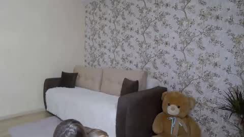 serayarose_ online show from 12/15/25, 07:29