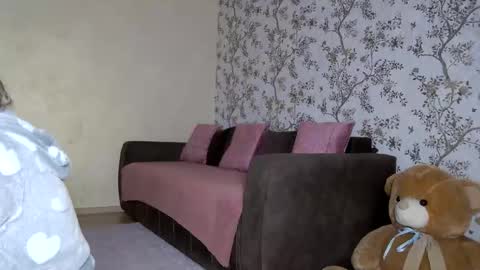 serayarose_ online show from 12/22/25, 12:35