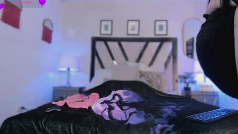 Snapshot of serenaalux chatting on 04/07/26, 11:10 Serena online show from 04/07/26, 11:10