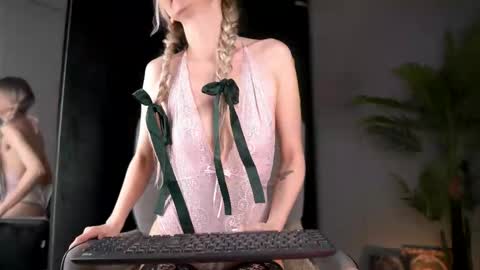 SerenaGrant online show from 02/02/26, 04:00