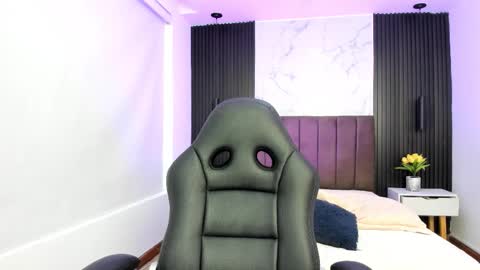 Serene online show from 10/17/25, 12:52