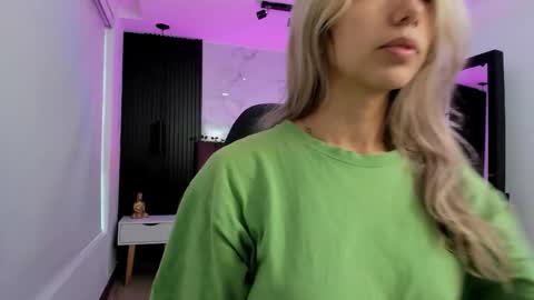 Snapshot of serene_waves chatting on 01/16/26, 12:31 Serene online show from 01/16/26, 12:31