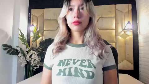 Snapshot of serene_waves chatting on 03/05/26, 12:45 Serene online show from 03/05/26, 12:45