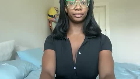 Serenity Bee   online show from 04/29/26, 02:43