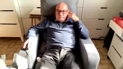 serge8413 online show from 01/02/25, 12:57