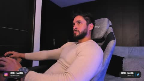 Snapshot of sergi_mancini11 chatting on 12/17/25, 11:22 Sergi Mancini online show from 12/17/25, 11:22