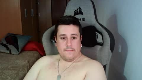 Snapshot of sergio95n chatting on 02/11/25, 04:24 Pollos online show from 02/11/25, 04:24