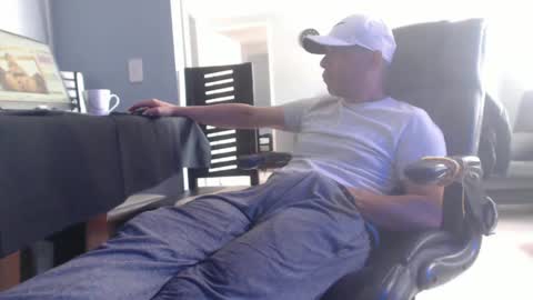 hetero serio discreto online show from 02/20/25, 07:41