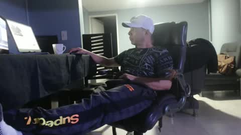 hetero serio discreto online show from 02/25/25, 12:03