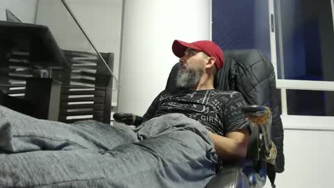 hetero serio discreto online show from 10/25/25, 10:59