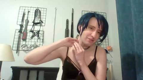 Servile Sarah online show from 04/07/26, 11:59