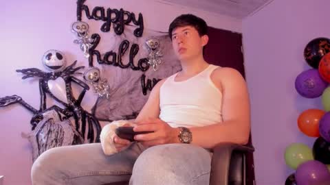 Snapshot of setsuna_10 chatting on 10/12/25, 12:42 david online show from 10/12/25, 12:42