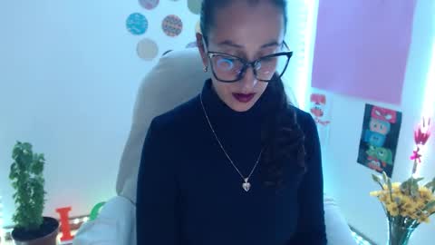 Snapshot of seuctive_woman57 chatting on 12/15/25, 10:47 samy online show from 12/15/25, 10:47