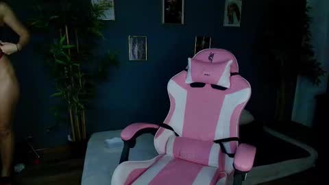 seven_sinsss online show from 12/16/25, 05:12