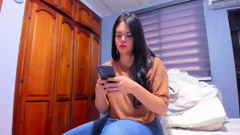 Snapshot of sexefantasia chatting on 01/06/25, 10:15 HEY GUYS KEVIAM I MY NEW TWITTER IS anitalautter26 imstagran anitalautter26 officialOFanitalautter online show from 01/06/25, 10:15