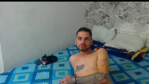 Snapshot of sexincompany chatting on 01/21/25, 06:00 monserat y thony online show from 01/21/25, 06:00