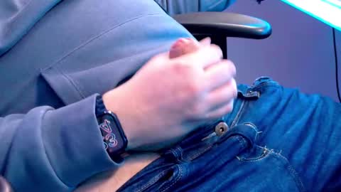 Snapshot of sexonme1982 chatting on 02/22/25, 10:42 Masturbateforyou online show from 02/22/25, 10:42