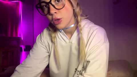 Snapshot of sexsummerr chatting on 05/18/26, 02:51 HI Privates are OPEN online show from 05/18/26, 02:51