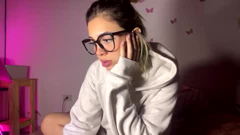 Snapshot of sexsummerr chatting on 05/19/26, 02:18 HI Privates are OPEN online show from 05/19/26, 02:18
