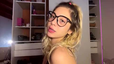 Snapshot of sexsummerr chatting on 06/03/26, 04:15 HI Privates are OPEN online show from 06/03/26, 04:15