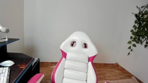 Snapshot of sexual_addiction chatting on 01/08/25, 04:11 SARA online show from 01/08/25, 04:11