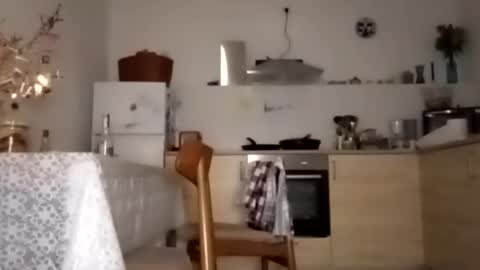 Verona online show from 12/17/25, 04:07