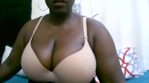 Snapshot of sexxi_ebony chatting on 09/28/25, 01:11 sexxi_ebony online show from 09/28/25, 01:11