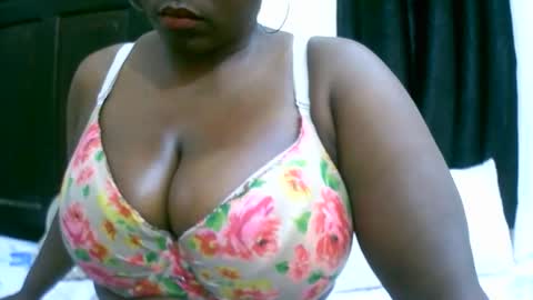 Snapshot of sexxi_ebony chatting on 10/05/25, 06:28 sexxi_ebony online show from 10/05/25, 06:28
