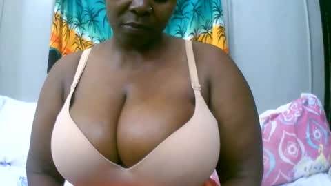 Snapshot of sexxi_ebony chatting on 11/15/25, 08:55 sexxi_ebony online show from 11/15/25, 08:55