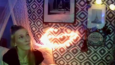 Leeah CloudZzz online show from 10/16/25, 07:31