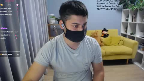 Snapshot of sexxxdickbig chatting on 05/04/26, 08:10 Tommy online show from 05/04/26, 08:10