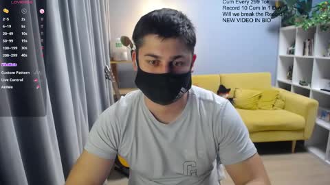 Snapshot of sexxxdickbig chatting on 05/04/26, 08:27 Tommy online show from 05/04/26, 08:27
