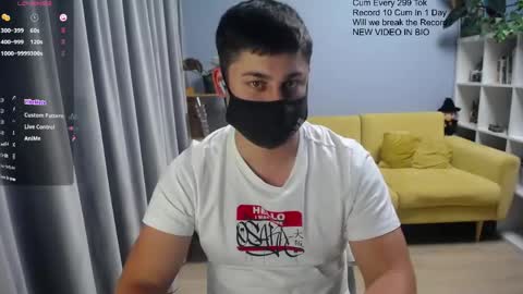 Snapshot of sexxxdickbig chatting on 05/11/26, 04:48 Tommy online show from 05/11/26, 04:48