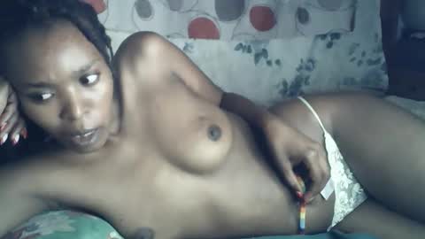 sexxy_curvy23 online show from 03/19/26, 04:05