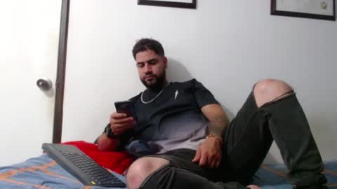 sexxy man online show from 09/17/25, 04:47