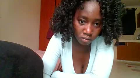 Snapshot of sexxy_thick_ebony chatting on 09/13/25, 06:35 Sweet doll online show from 09/13/25, 06:35