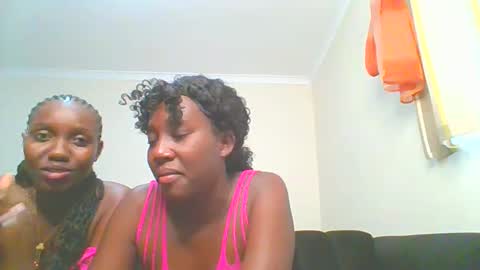 Snapshot of sexxy_thick_ebony chatting on 09/28/25, 07:14 Sweet doll online show from 09/28/25, 07:14