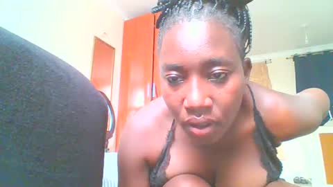 Snapshot of sexxy_thick_ebony chatting on 11/01/25, 07:10 Sweet doll online show from 11/01/25, 07:10