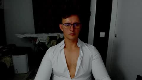 Snapshot of sexxymuscles4u chatting on 11/06/25, 03:13 Sexxymuscles4U online show from 11/06/25, 03:13