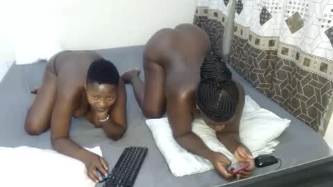 sexy_apple2 online show from 10/07/25, 11:13