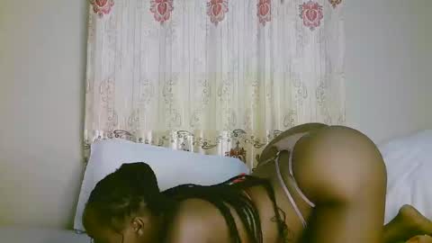 Snapshot of sexy_ariana_2 chatting on 02/24/25, 10:04 Ariana online show from 02/24/25, 10:04