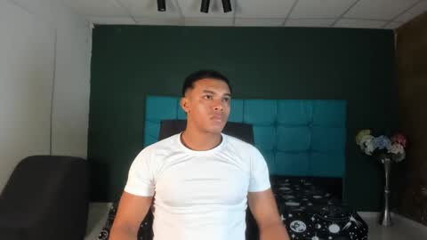 sexy_bigcock01 online show from 02/06/25, 02:00