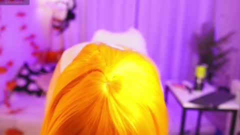 Lina online show from 10/22/25, 11:48